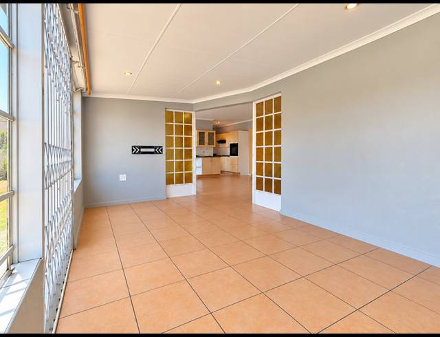 2 BEDROOM RETIREMENT UNIT FOR SALE IN THREE RIVERS EAST